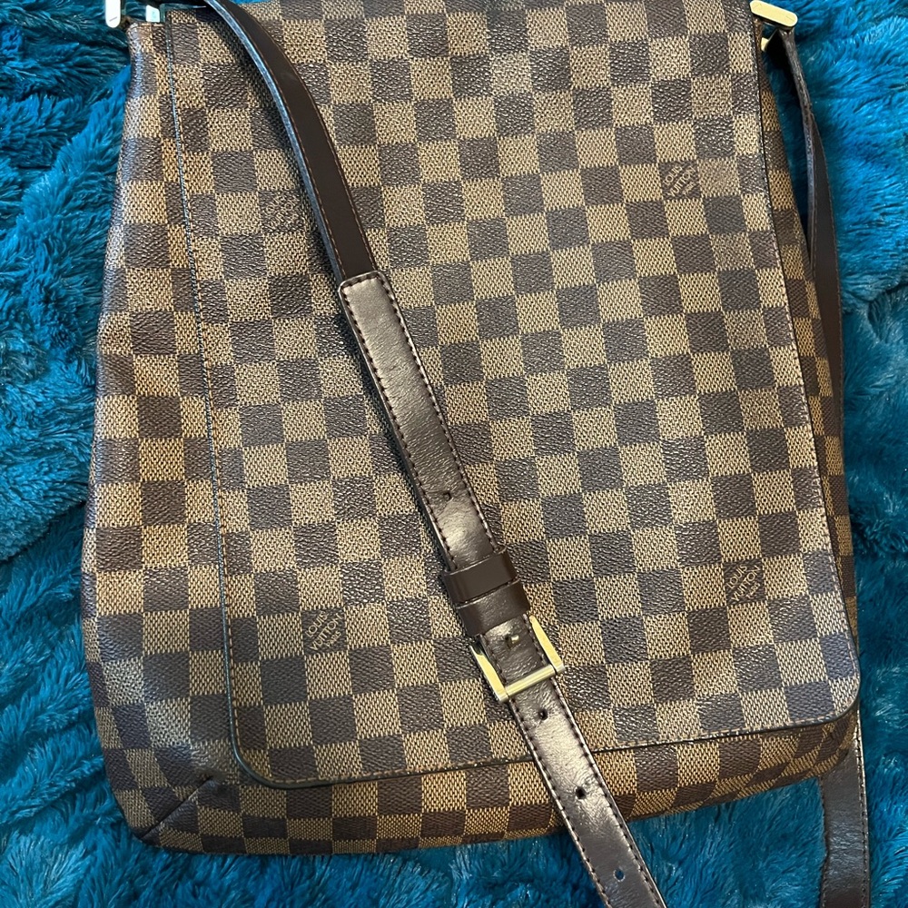 Louis Vuitton crossbody bag